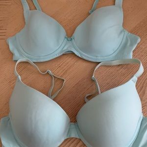 Victoria’s Secret set of 2 bras
